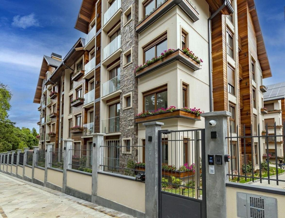 Rosa Edificio Bellagio Canela Com Infraestrutura Completa Lägenhet Exteriör bild